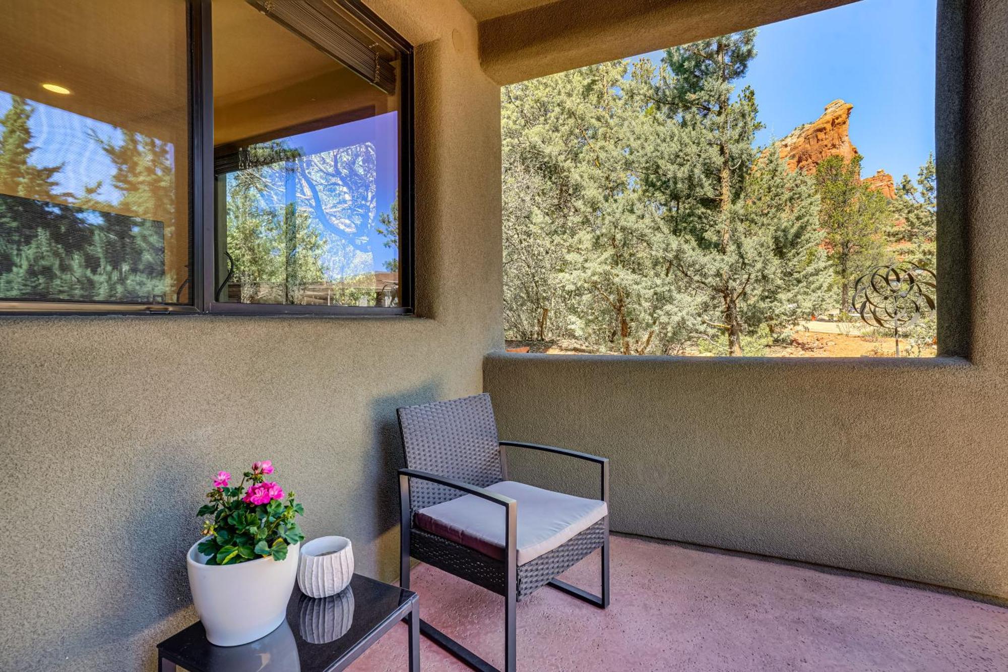 Sedona Couples Retreat With Patio Walk To Trails! Apartment Екстериор снимка